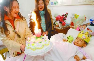 敏敏昨日在病房许下生日愿望