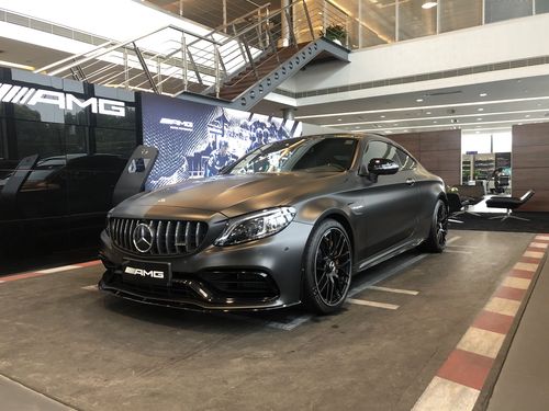 拍卖车 奔驰 c63s amg coupe 哑光石墨灰/黑内 现车优惠2万