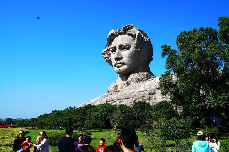 橘子洲头伟人屹