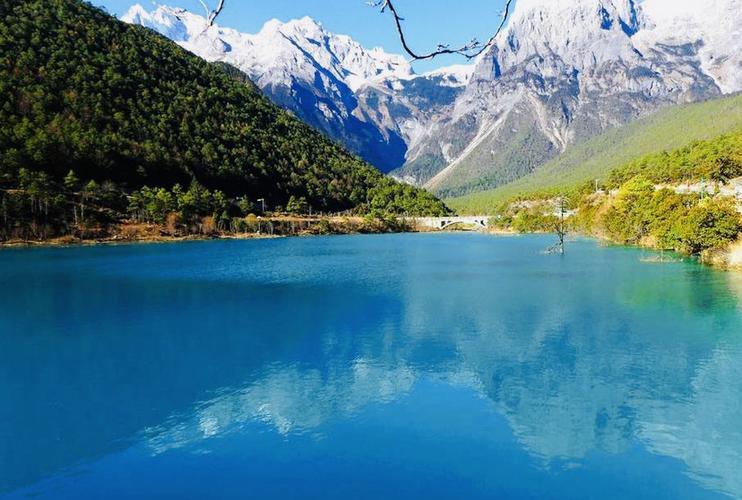 游玉龙雪山脚下的蓝月谷,感受属于蓝月谷独有的宁静美