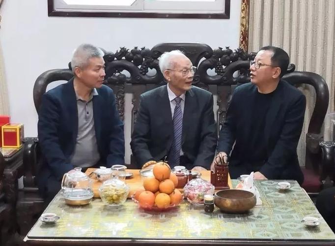 潮阳区委书记等领导,拜会这名潮阳老人.