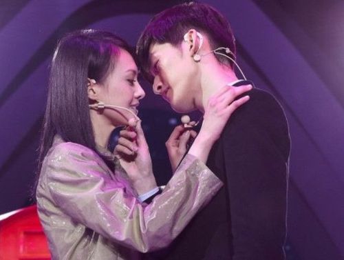 张翰郑爽分手多年后再合作,摸脸索吻,郑爽的表情让网友无限遐想