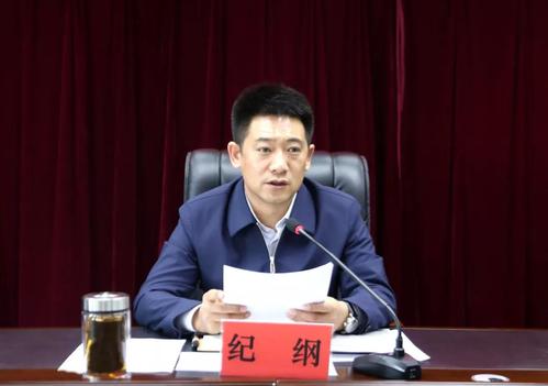 市委副书记,市长纪纲解读了《洮南市脱贫攻坚迎省检工作方案》.