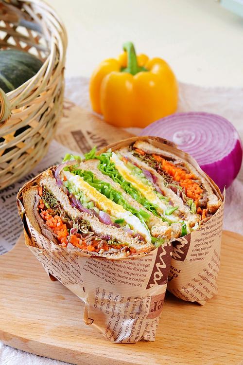 全麦牛肉三明治