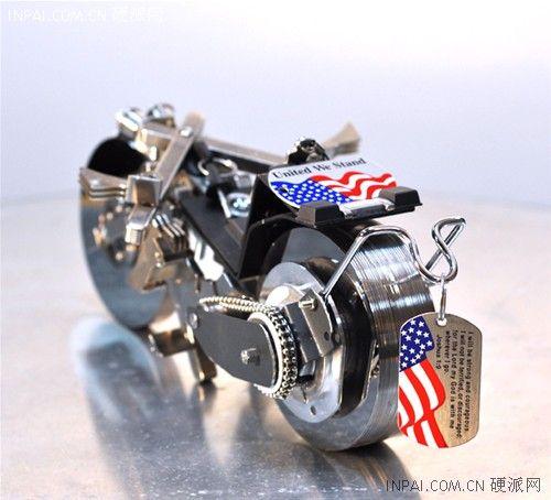 另类变形金刚来袭 废旧硬盘超酷改造