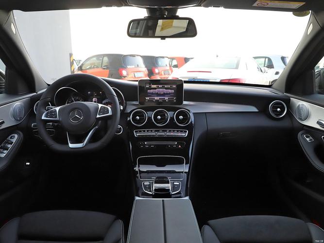 奔驰c200内饰改装,炫酷全红内饰,alcantara 小牛皮拼接