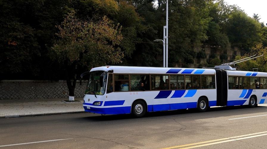 平壤,公交车,朝鲜,无轨电车,街头