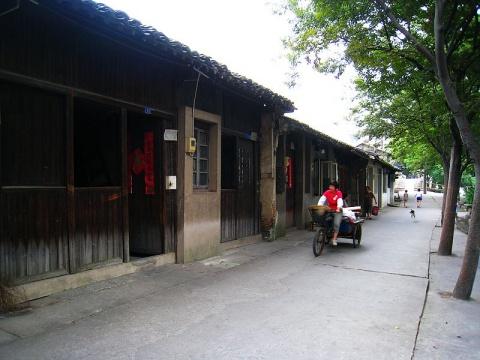"开化文社"旧址,"开化方泉"古井,长泰寺,方湖寺,古墓群,宋明时的竹山