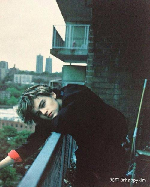 莱昂纳多迪卡普里奥细看下五官其实一般鼻子也不挺是什么原因让他年轻