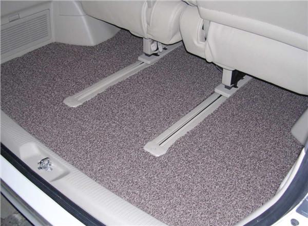 汽车地毯清洁有讲究 不要放入水中浸泡