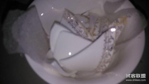 破碎一地啊,就像我的心脏一样.