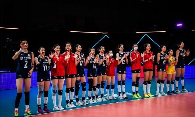 女排赛后大合影:栗垚缺阵,姚迪抢到c位,佛系队员都笑了!