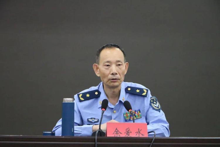 空军原少将来鄱阳上国防课