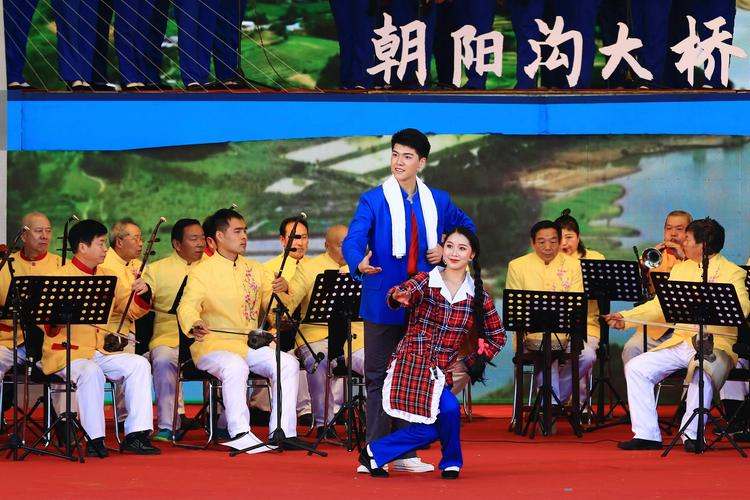 河南登封朝阳沟牛年"村晚"闪亮央视