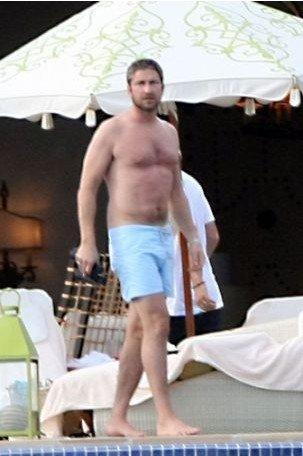 杰拉德巴特勒尾随现身