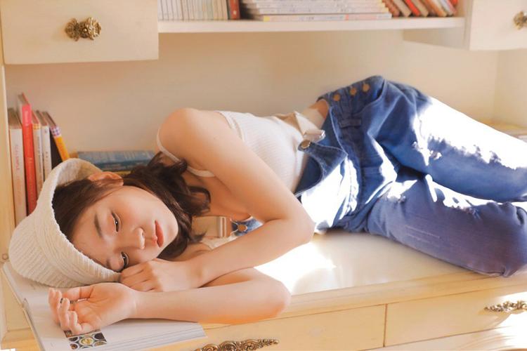 巨乳美女嫩模吊带爆乳大胆诱惑私房图片 第一辑,校花美女,性感,唯美