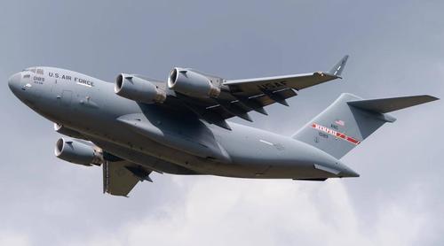 负责此次运输的c-17运输机