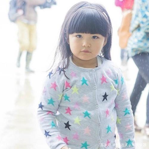 王诗龄拍adidas新年童装广告,被炮轰:最土代言人!