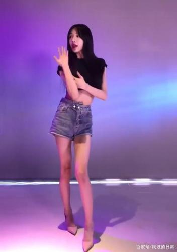艾比跳舞生图流出,看清他未经ps的"腿型",女生看了都