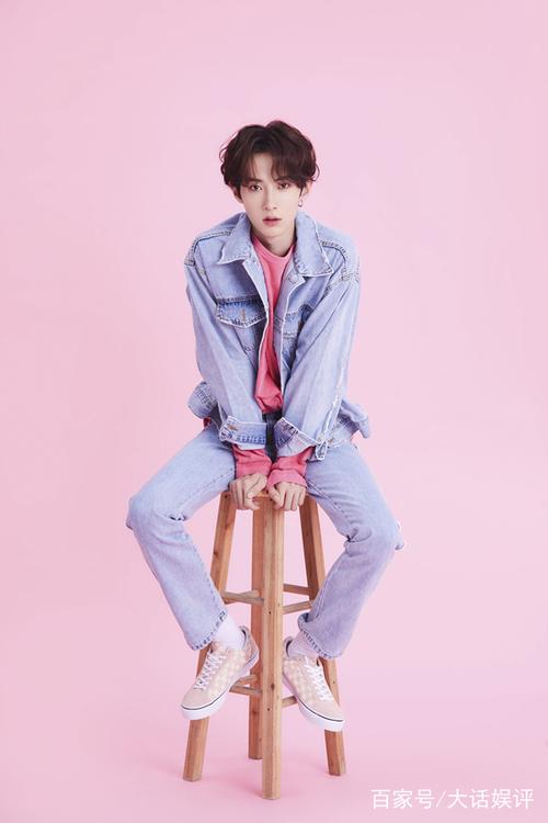 乐华七子next圣诞节曝粉色写真 演绎高甜漫撕男