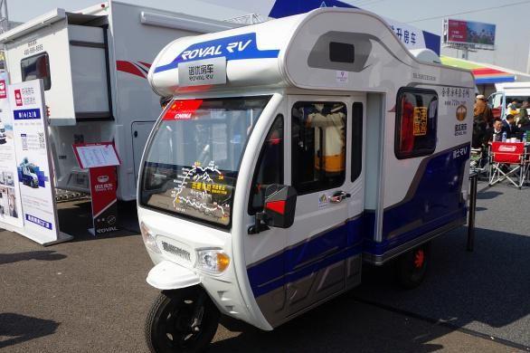 电动三轮房车出现自带电视餐厅卧室样样都有