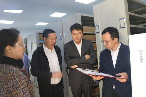 台州市委副秘书长,市档案馆馆长郑志敏 一行来我校调研档案工作