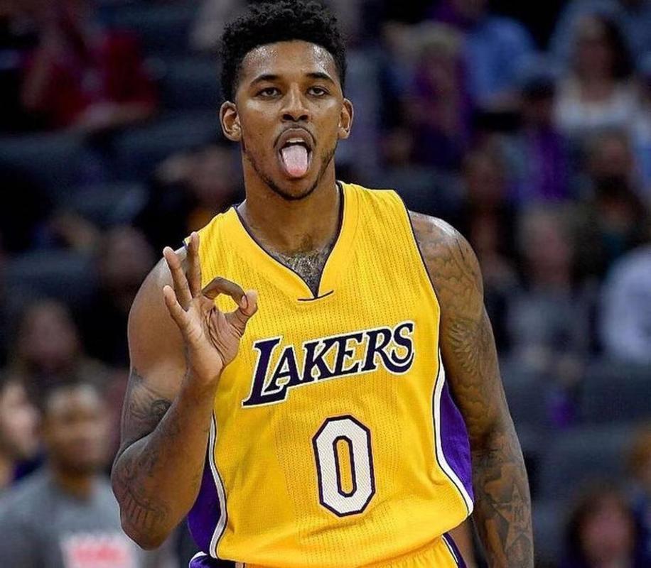 刚夺冠就失业,单挑能力不俗的尼克杨是如何被一步步抛弃的?