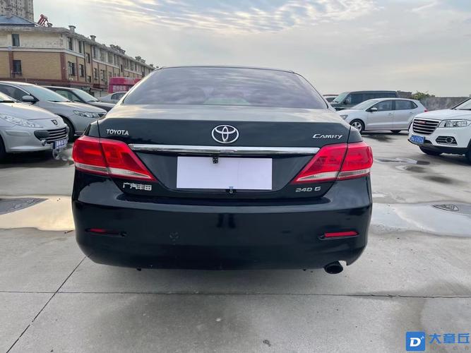 新到2011年丰田凯美瑞,2.0排量标配,桃木内饰