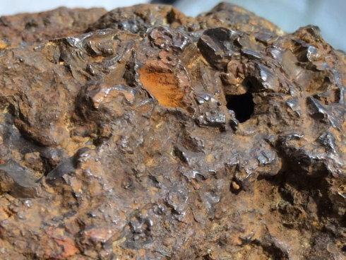 是岩浆岩,沉积岩,变质岩中的哪一种?在地球环境中如何演化生成?