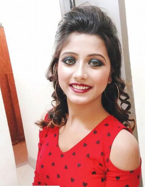 连续两年印度新年---洒红节里抓拍到的民间美女sona与riya  显示全部