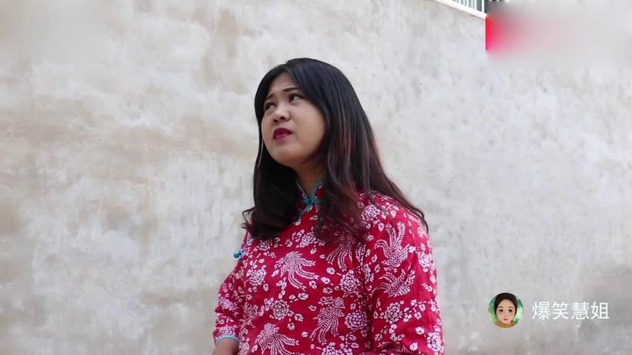 河南方言憨妮买新衣服到处炫耀结果被美女套路太逗了