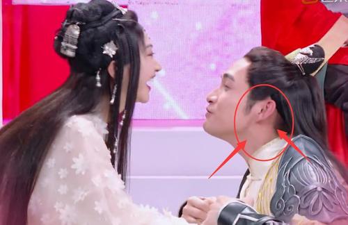 景甜张彬彬做仰卧起坐吻,张彬彬耳朵暴露心思,说不是爱情我不信