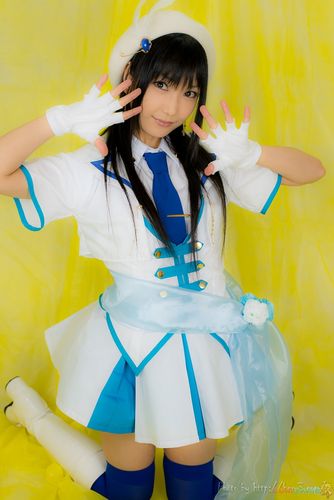 沉寂多日 下限少女再推cosplay写真作品喜迎新年