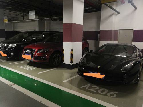 北京银泰中心地下车库实拍_北京停车场设计划线