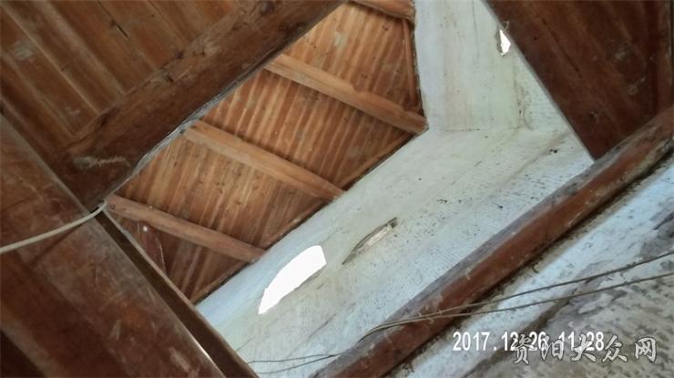 还有两层,好想爬上去看看整个炮楼最主要的楼顶