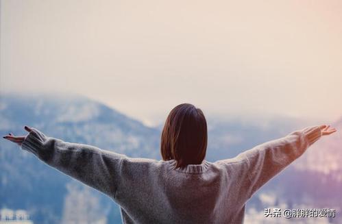 看淡世事沧桑内心安然无恙人生说到底活的是心情