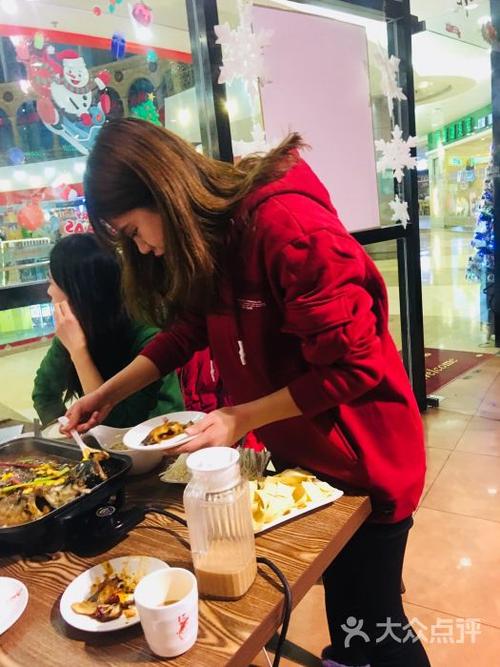 花千代秘制烤鱼(龙之梦购物中心店)美女队长图片 - 第1张