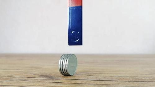 原创魔力科学小实验当磁铁去靠近一堆硬币时结局你肯定没想到