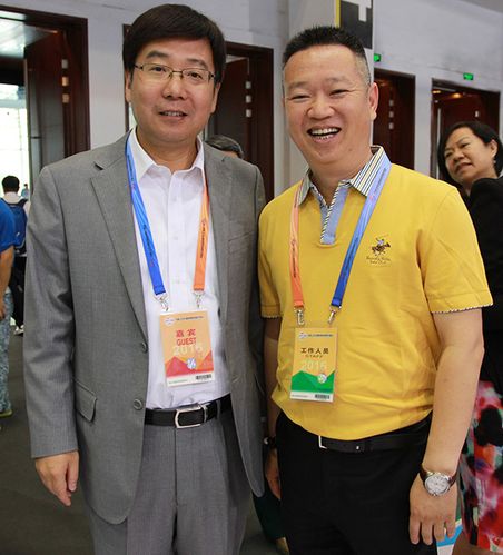 北京市丰台区政府副区长高峰与张宏宇合影