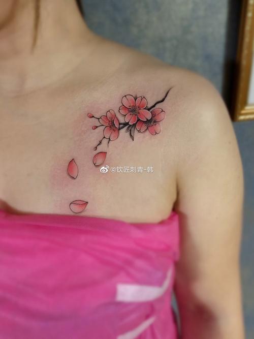 女性锁骨小纹身图案大全