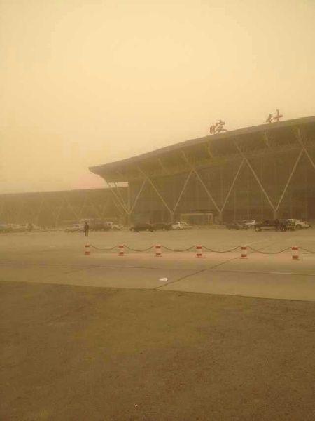 喀什机场遭遇沙尘天气部分航班取消