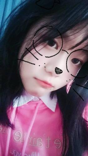 网恋照片:听说女孩子会喜欢一个长期跟她聊天的人