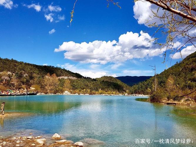 蓝月谷美景:蓝月谷这里景色宜人,尽情地欣赏吧!