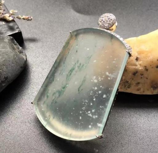 翡翠中雪花棉的特点你喜欢什么场口的雪花棉