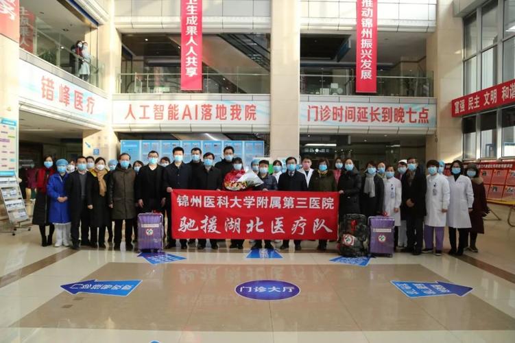 02      凌晨5点,锦州医科大学附属第三医院icu护士王阿楠临危受命