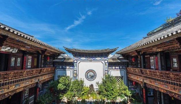 洱海旁的千年古镇,保留完整的白族建筑群,大理文化发祥地之一