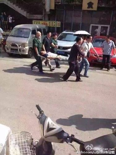 沈阳围捕新疆籍恐怖分子: 4暴徒持刀拒捕3人被击毙 17人被抓获