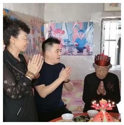 从比肩赵本山到阶下囚,魏三渐变人生的秘密,藏在父母的"破屋"