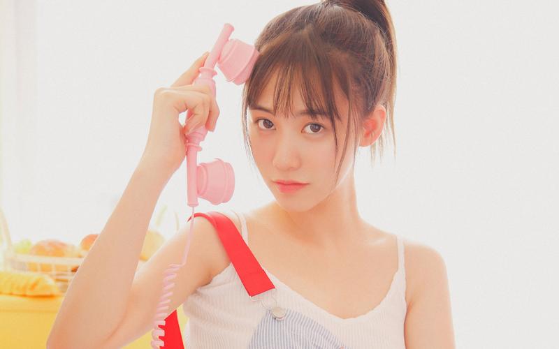 元气少女居家可爱甜美写真图片桌面壁纸