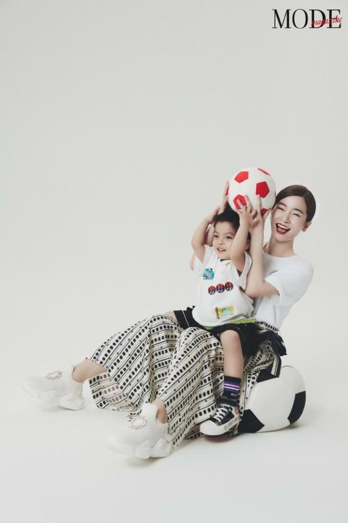 李晟首携3岁儿子拍大片庆母亲节,好看简直就是小版李佳航,又酷又帅